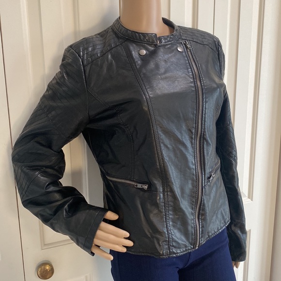 Xhilaration Womens L/XL Black Faux Leather Moto Jacket. Zipper front and 2 pocke - Picture 2 of 14